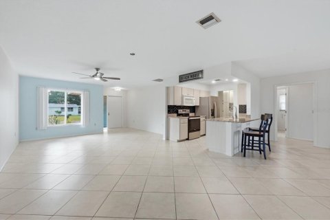 House in Venice, Florida 2 bedrooms, 183.57 sq.m. № 2110377 - photo 22