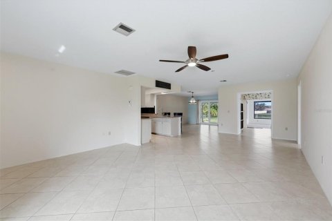 House in Venice, Florida 2 bedrooms, 183.57 sq.m. № 2110377 - photo 23