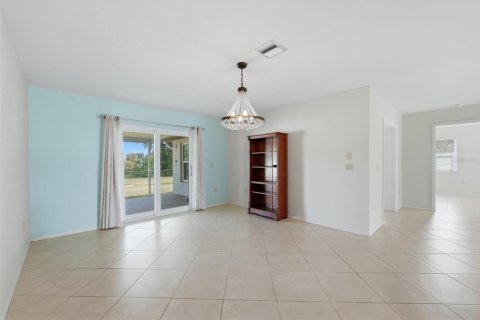 House in Venice, Florida 2 bedrooms, 183.57 sq.m. № 2110377 - photo 27