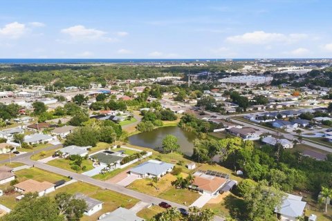 House in Venice, Florida 2 bedrooms, 183.57 sq.m. № 2110377 - photo 10