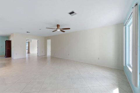 House in Venice, Florida 2 bedrooms, 183.57 sq.m. № 2110377 - photo 3