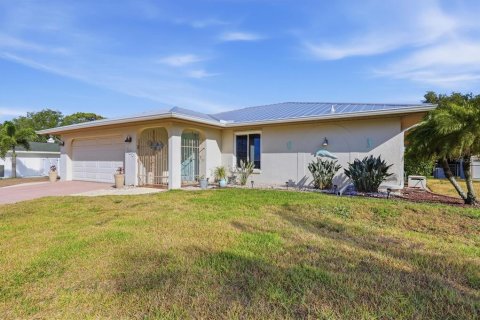 House in Venice, Florida 2 bedrooms, 183.57 sq.m. № 2110377 - photo 17
