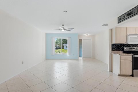 House in Venice, Florida 2 bedrooms, 183.57 sq.m. № 2110377 - photo 21