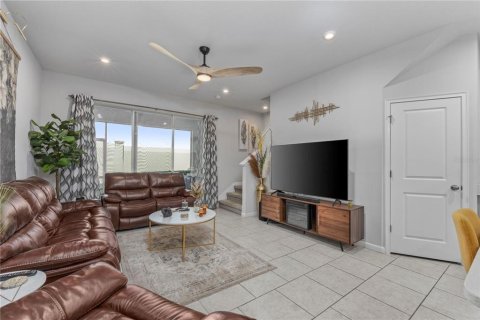 Townhouse in Lutz, Florida 3 bedrooms, 156.08 sq.m. № 2155894 - photo 12
