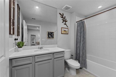Townhouse in Lutz, Florida 3 bedrooms, 156.08 sq.m. № 2155894 - photo 16