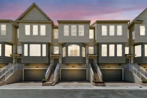 Adosado en venta en Tampa, Florida, 3 dormitorios, 235.97 m2 № 1885757 - foto 2