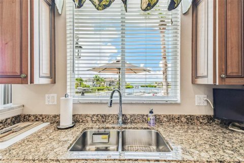 Adosado en venta en Tampa, Florida, 3 dormitorios, 235.97 m2 № 1885757 - foto 22