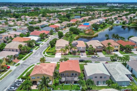 Casa en venta en Pembroke Pines, Florida, 4 dormitorios, 273.32 m2 № 1223265 - foto 1