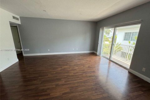 Кондоминиум с 3 спальнями в Бей-Харбор-Айлендс, Флорида № 2051913