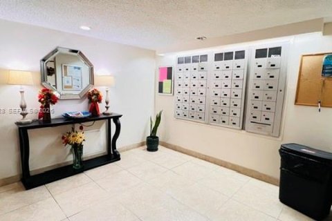 Condo in Plantation, Florida, 1 bedroom  № 2068469 - photo 16