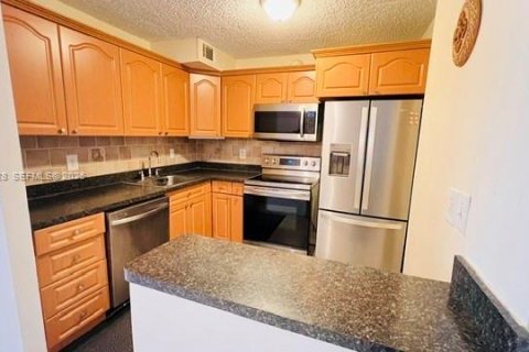 Condo in Plantation, Florida, 1 bedroom  № 2068469 - photo 9