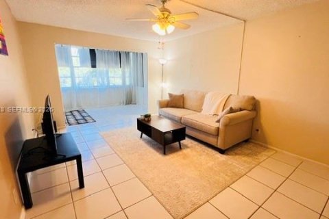 Condo in Plantation, Florida, 1 bedroom  № 2068469 - photo 2
