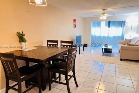 Condo in Plantation, Florida, 1 bedroom  № 2068469