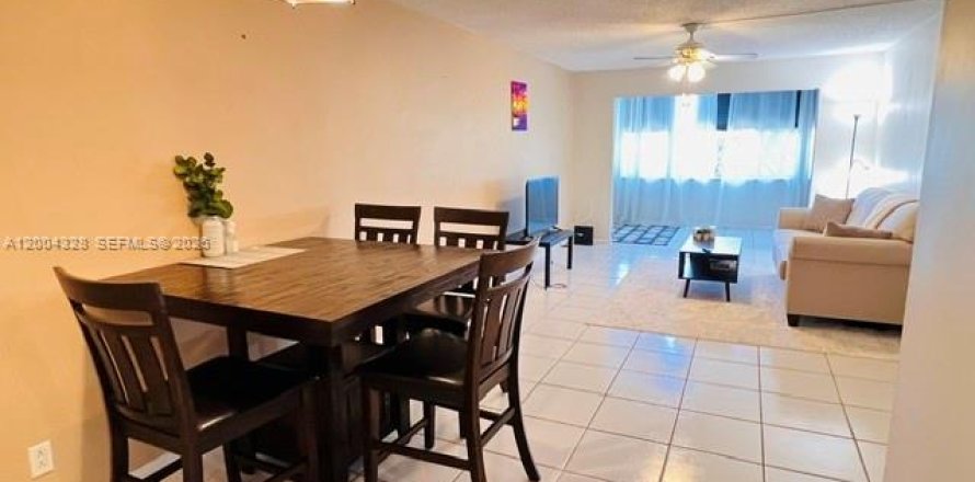Condo in Plantation, Florida, 1 bedroom  № 2068469