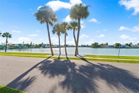 Villa ou maison à vendre à Redington Beach, Floride: 4 chambres, 232.26 m2 № 2135376 - photo 29