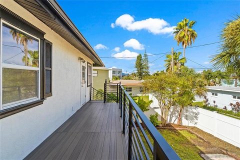 Villa ou maison à vendre à Redington Beach, Floride: 4 chambres, 232.26 m2 № 2135376 - photo 5