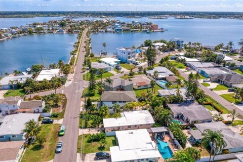 Villa ou maison à vendre à Redington Beach, Floride: 4 chambres, 232.26 m2 № 2135376 - photo 3