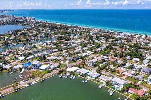 Villa ou maison à vendre à Redington Beach, Floride: 4 chambres, 232.26 m2 № 2135376 - photo 6