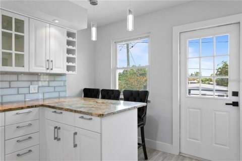 Villa ou maison à vendre à Redington Beach, Floride: 4 chambres, 232.26 m2 № 2135376 - photo 28