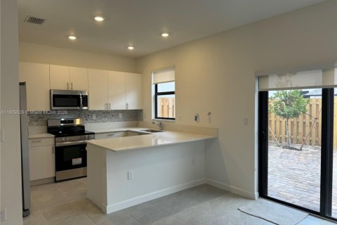 Townhouse in Homestead, Florida 3 bedrooms, 137.77 sq.m. № 1956821 - photo 8