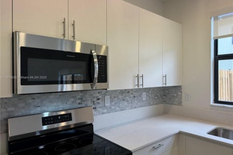 Townhouse in Homestead, Florida 3 bedrooms, 137.77 sq.m. № 1956821 - photo 9