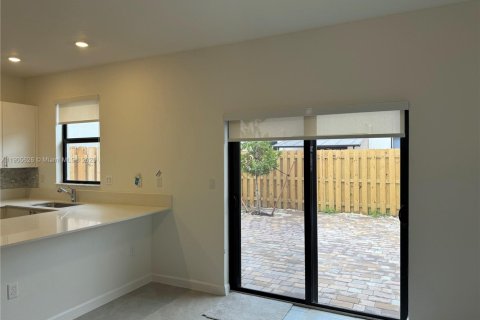Townhouse in Homestead, Florida 3 bedrooms, 137.77 sq.m. № 1956821 - photo 11