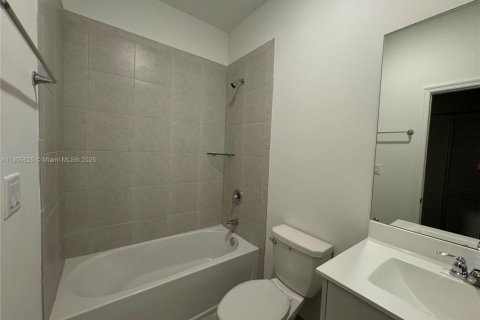 Townhouse in Homestead, Florida 3 bedrooms, 137.77 sq.m. № 1956821 - photo 28