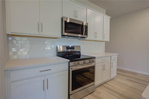 House in Palm Coast, Florida 3 bedrooms, 146.23 sq.m. № 2152347 - photo 12