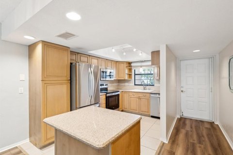 Condo in Largo, Florida, 2 bedrooms  № 1883065 - photo 2