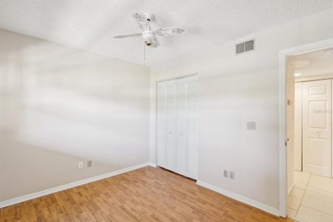 Condo in Largo, Florida, 2 bedrooms  № 1883065 - photo 9