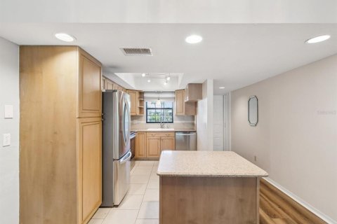 Condo in Largo, Florida, 2 bedrooms  № 1883065 - photo 4