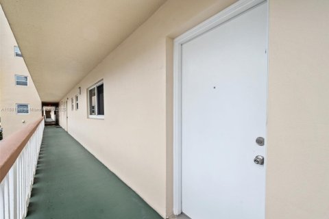Купить кондоминиум в Халландейл-Бич, Флорида 2 спальни, 101.45м2, № 1925284 - фото 22