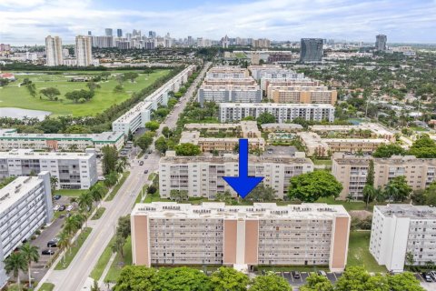 Купить кондоминиум в Халландейл-Бич, Флорида 2 спальни, 101.45м2, № 1925284 - фото 27