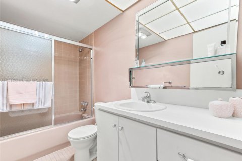 Купить кондоминиум в Халландейл-Бич, Флорида 2 спальни, 101.45м2, № 1925284 - фото 21