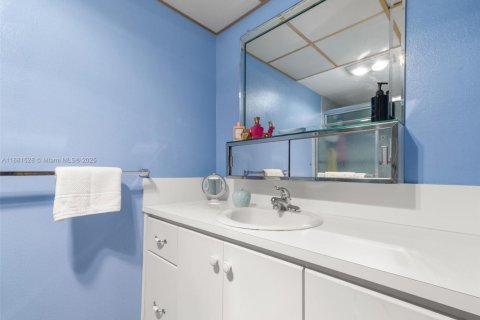 Купить кондоминиум в Халландейл-Бич, Флорида 2 спальни, 101.45м2, № 1925284 - фото 16