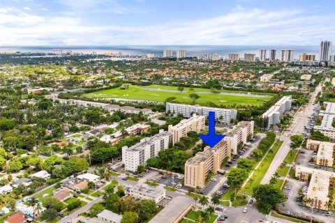 Купить кондоминиум в Халландейл-Бич, Флорида 2 спальни, 101.45м2, № 1925284 - фото 25