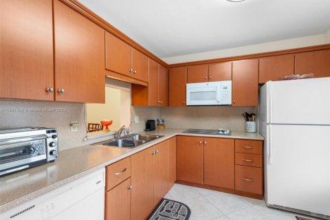 Купить кондоминиум в Халландейл-Бич, Флорида 2 спальни, 101.45м2, № 1925284 - фото 10