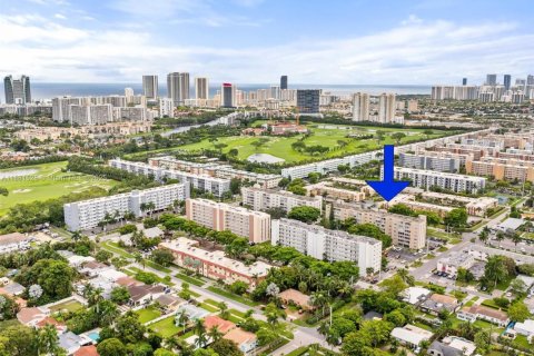 Купить кондоминиум в Халландейл-Бич, Флорида 2 спальни, 101.45м2, № 1925284 - фото 23