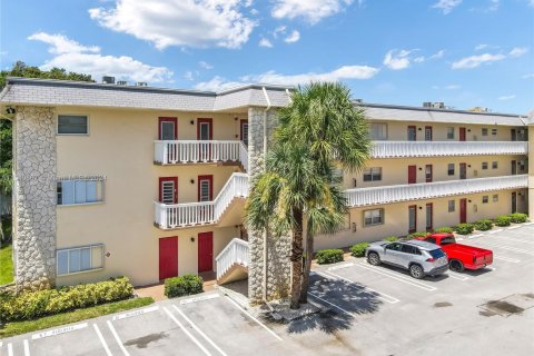 Condo in Lauderhill, Florida, 2 bedrooms  № 1320763 - photo 23