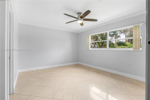 Condo in Lauderhill, Florida, 2 bedrooms  № 1320763 - photo 7