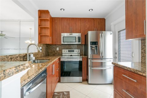 Condo in Lauderhill, Florida, 2 bedrooms  № 1320763 - photo 3