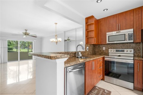 Condo in Lauderhill, Florida, 2 bedrooms  № 1320763 - photo 4
