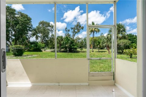 Condo in Lauderhill, Florida, 2 bedrooms  № 1320763 - photo 22