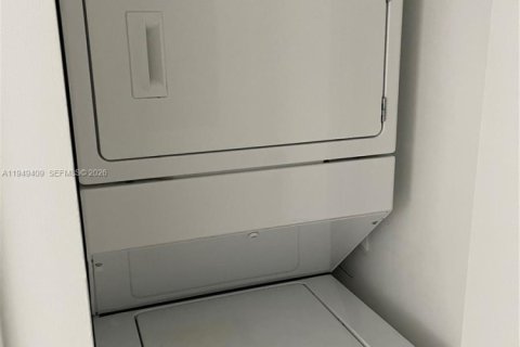 Condo in Miami, Florida, 1 bedroom № 2005168 - photo 16