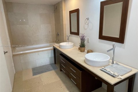 Condo in Miami, Florida, 1 bedroom № 2005168 - photo 14