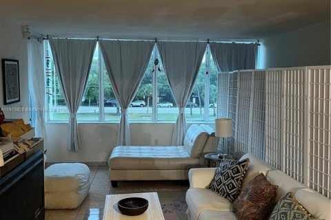 Condominio en alquiler en Miami Beach, Florida, 1 dormitorio, 80.27 m2 № 1968812 - foto 21