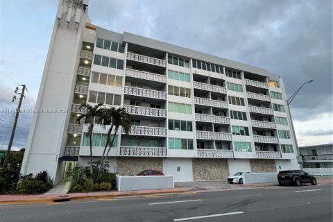 Condominio en alquiler en Miami Beach, Florida, 1 dormitorio, 80.27 m2 № 1968812 - foto 2
