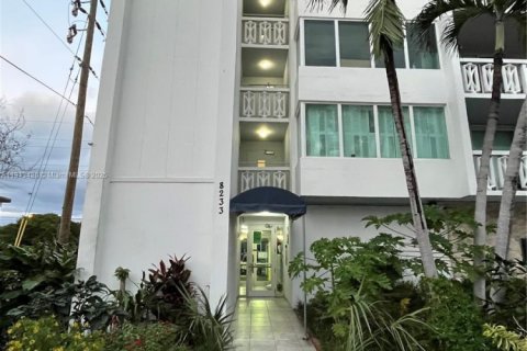 Condominio en alquiler en Miami Beach, Florida, 1 dormitorio, 80.27 m2 № 1968812 - foto 3