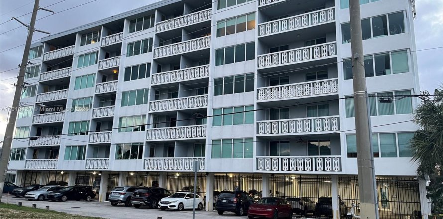 Condominio en Miami Beach, Florida, 1 dormitorio № 1968812