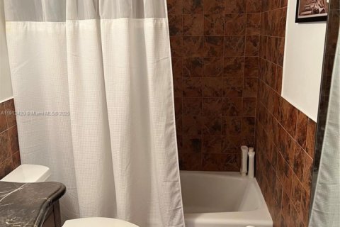 Condominio en alquiler en Miami Beach, Florida, 1 dormitorio, 80.27 m2 № 1968812 - foto 30